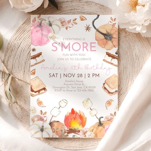 Puede incluir: Una tarjeta de invitación de cumpleaños rectangular con ilustraciones en acuarela de calabazas, s'mores y una fogata. El texto dice: EVERYTHING IS S'MORE FUN WITH YOU! JOIN US TO CELEBRATE Amelia's 10th Birthday SAT | NOV 28 | 2 PM.
