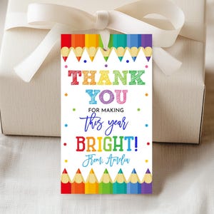 Bedankt dat je dit jaar hebt gemaakt Bright Tag Teacher Appreciation Week Cadeaukaartjes Kleurpotlood Bedankkaartjes Schoolklas Einde afdrukbaar TE03P
