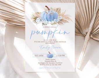 Puede incluir: Una invitación a una fiesta de bienvenida al bebé azul y blanca con una calabaza de acuarela y el texto "A Sweet Little Pumpkin is on the way. Please join us for a baby shower honoring Emily Brown. Oct 28th 2-5:30 PM Emily's house Autumn Drive & Donington Dr. San Jose, CA 95129 RSVP to Anne at 123-456-7890"