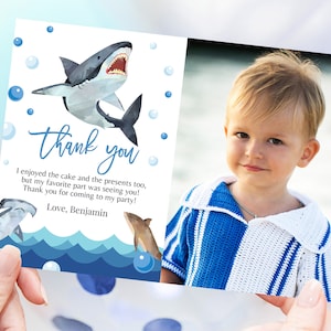 Tarjeta de agradecimiento con foto de cumpleaños de tiburón, decoración de cumpleaños para niño, nota de agradecimiento bajo el mar, fiesta en la piscina, ataque de tiburón, fiesta de verano, editable, BT28