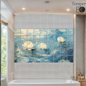 Murale in piastrelle con ninfee: arredamento per il bagno color acquamarina