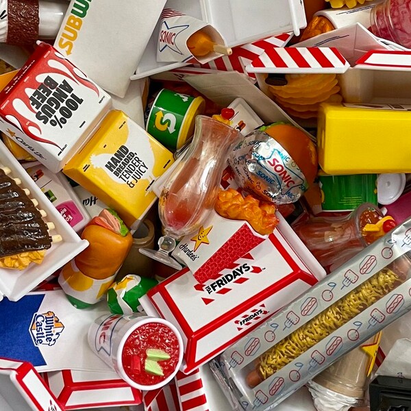 10-piece Foodie Mini Brands Bundle - Includes 10 random Minis from the 2022 Foodie Series - Miniature Toys