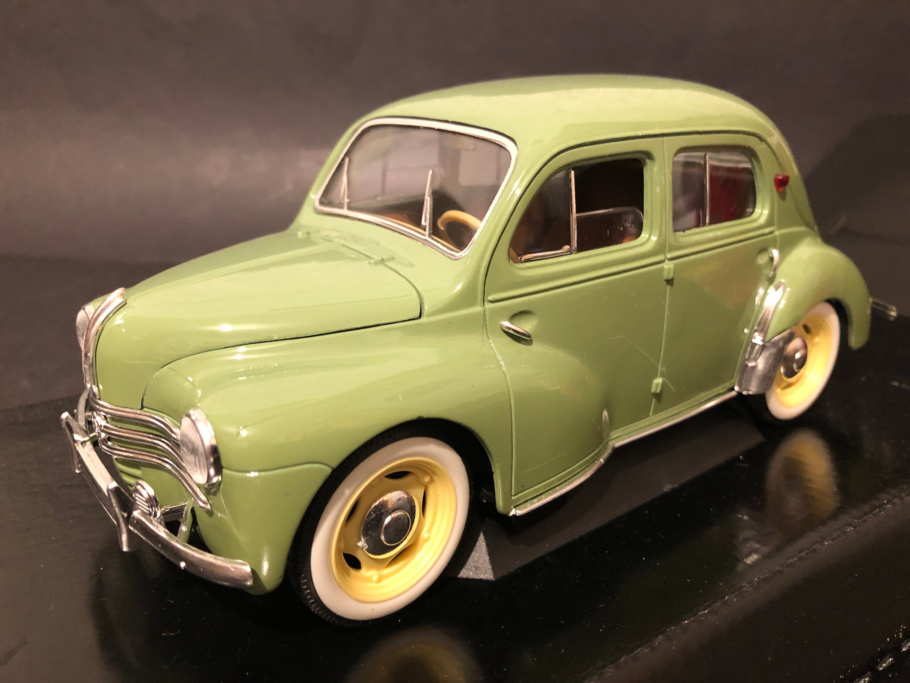 Solido Prestige 1/18 - Renault 4cv - Galerie Ski Winter Edition - Rare