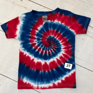 4 luglio, camicia tie dye rossa, bianca e blu immagine 6