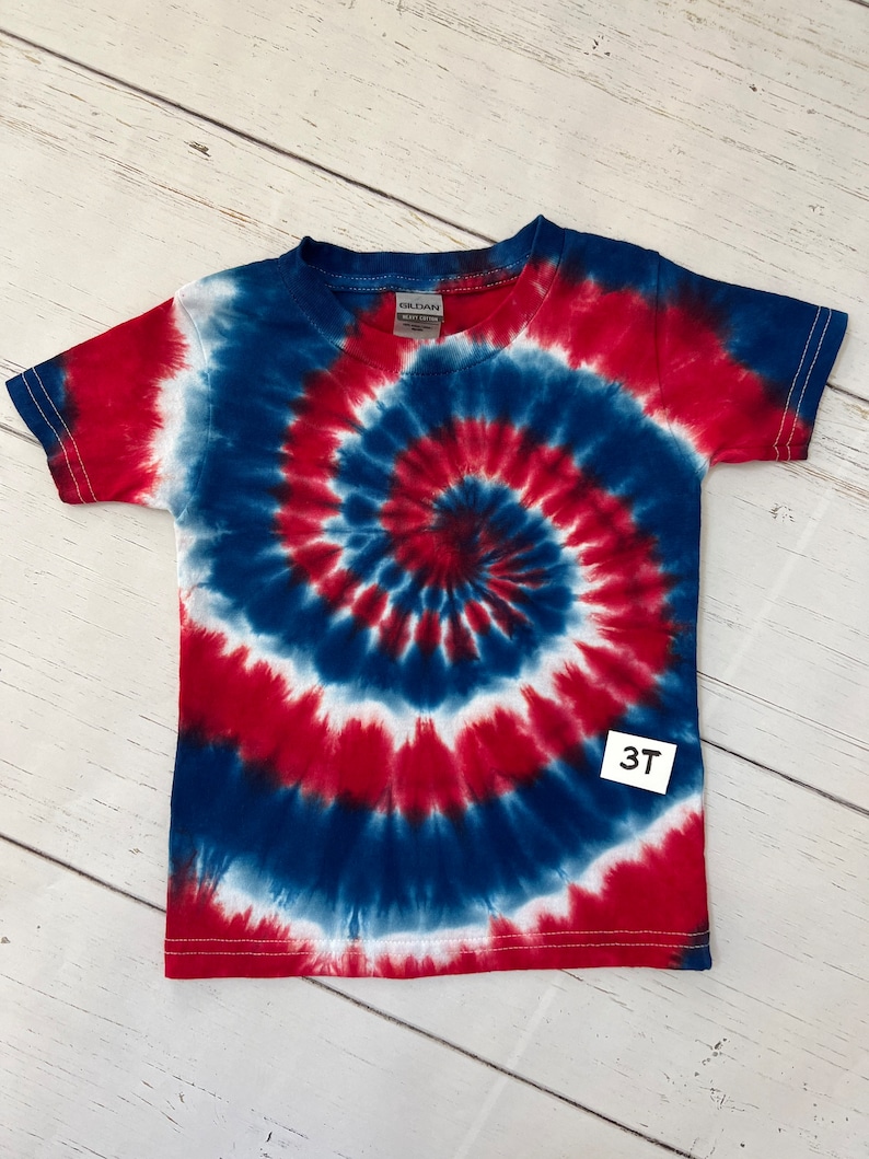 4 luglio, camicia tie dye rossa, bianca e blu immagine 6