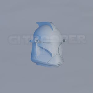 Op de afbeelding: Een lichtblauwe, hoekige helm met een vizier en een verhoogde bovenkam. De helm heeft een gladde, matte afwerking en staat tegen een lichtblauwe achtergrond. De woorden "GIT" en "PER" zijn zichtbaar op de achtergrond.