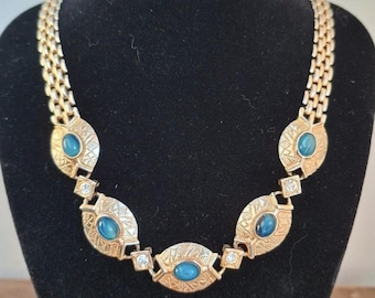 Collar italiano llamativo con cabujones
