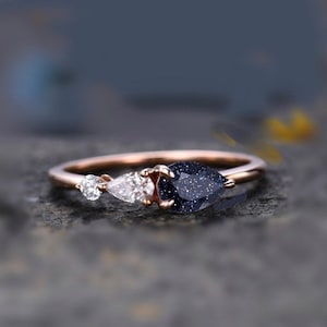 Anillo vintage de arenisca con corte de pera: alianza de plata de ley estilo art déco