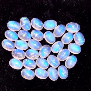 Monstone Cabochon Oval shape AAA Rainbow Moonstone Cabochon  Smooth Hand polished Cabochon Blue Flash Natural Rainbow Moonstone Cabochon