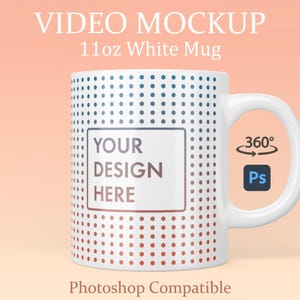 Puede incluir: Taza blanca de 11 oz con un diseño de puntos azules y rojos. La taza tiene un asa blanca y el texto "YOUR DESIGN HERE" en un rectángulo blanco. También se ven las palabras "VIDEO MOCKUP" y "Photoshop Compatible".
