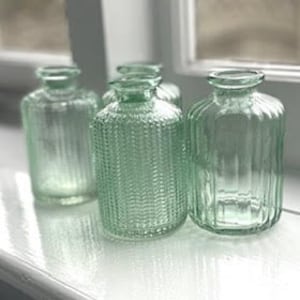 ECOGLASS DECORATIVE BOTTLES Luxury Liquid Container Lights Bottle Home  Decoration Green Glass 100% Recycled Glass Flower Bottle -  Denmark