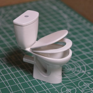 Toilet with opening seat  [Miniature dollhouse STL]
