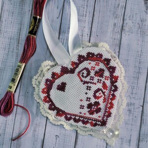 Heirloom Hearts Cross Stitch Pattern PDF | Floral Heart Sampler | One Color Variegated Thread Design | Beginner 70x80 Stitch | Instant Downl