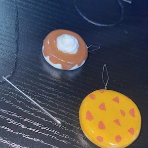 Cute Needle Threader | Cookie Needle Threader | Needle Threader | Cross Stitch Accessories | Hand Embroidery Supplies | Sewing Stuff