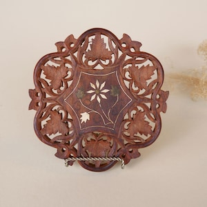 Vintage Carved Wooden Trivet: Floral Inlay, Maple Leaf Design