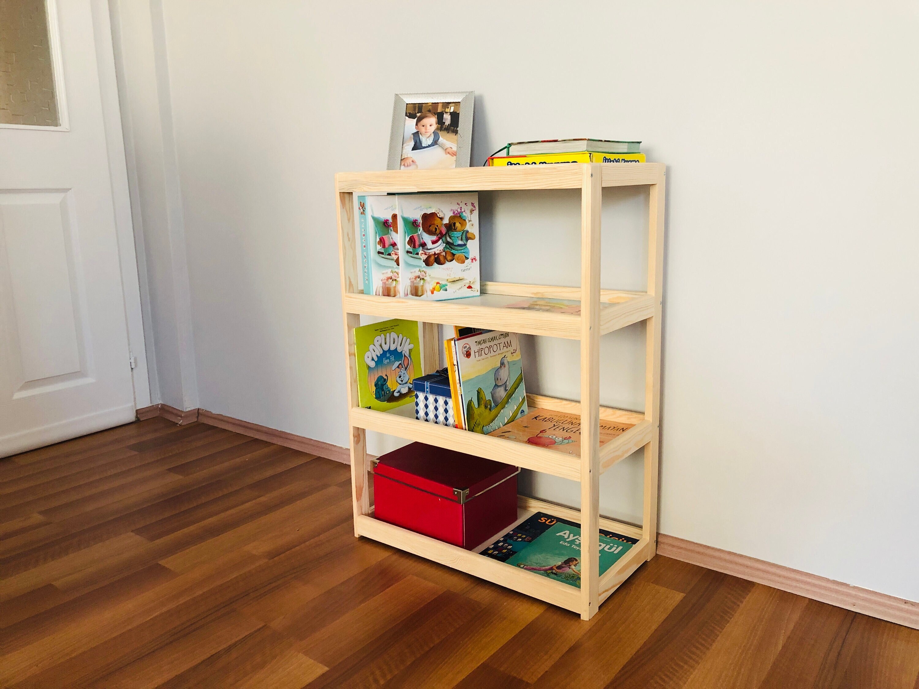 Puzzle Storage and Bookcase <<>>
