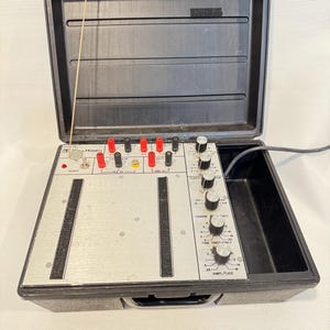 Vintage DeVry “Console 80” Electronics Trainer / Function Generator – Bell & Howell Portable Lab Unit