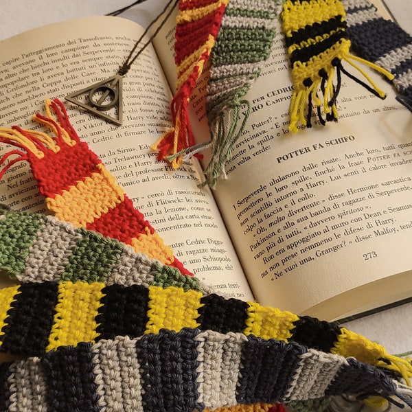Hogwarts' houses crochet bookmark • cute handmade bookworm accessories • Harry Potter