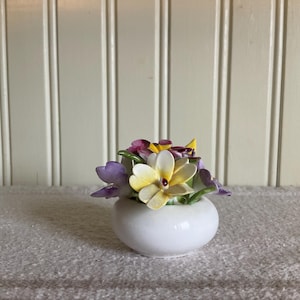 Aynsley Flowers in Small Cache Pot, Fine Bone China Made in England, Hand Modelled Handpainted Bouquet of Posies, Ceramic Floral Figurine