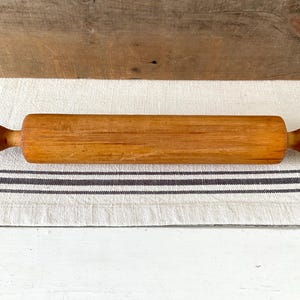 Vintage Shaker Rolling Pin Rounded Knob Handles, Cherry Wood Wooden Vintage Rolling Pin, Farmhouse Kitchen Decor for Cafe Bistro