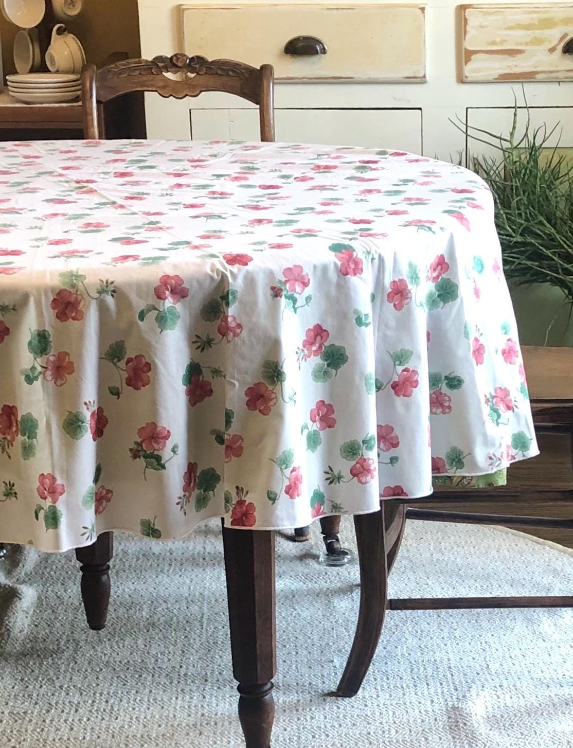 Vintage Geraniums Tablecloth or Napkins, White Cotton Red Flowers, Matouk, Never Used in Pkg, 1980s Round Table Cloth Patio, Garden Theme