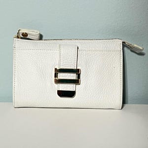 Cartera de mano convertible con cremallera en acordeón de cuero blanco granulado de Liz Claiborne, estilo vintage Y2K