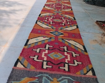 Alfombra Kilim tejida a mano en lana y yute. Alfombra Kilim Dhurrie hecha a mano con motivos orientales, tradicionales, indios, geométricos y turcos para la decoración del hogar.