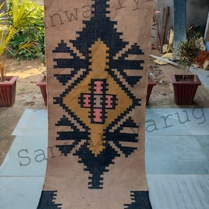Alfombra Kilim de yute y lana tejida a mano: Decoración geométrica india