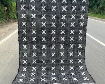 Handgewebter Jute-Baumwoll-Teppich, Boho-Muster in Schwarz-Weiß mit geometrischen Elementen, natürlicher Akzent für den Eingangsbereich