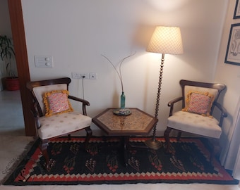 Alfombra Kilim tejida a mano en lana y yute. Alfombra Kilim Dhurrie hecha a mano con motivos orientales, tradicionales, indios, geométricos y turcos para la decoración del hogar.