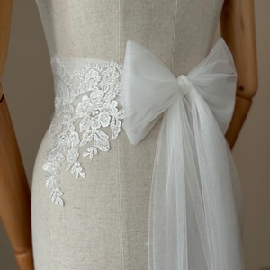Tulle Bow Bridal Sash, Ivory  Flower Beaded Lace Sash Belt, Wedding Sash, White Lace Sash, Bridal Lace Sash,Flower Girl Sash, Ivory Headband