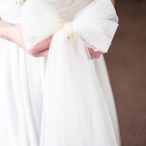 Ivory Tulle Bridal Hair Bow: Wedding Veil Alternative image 3