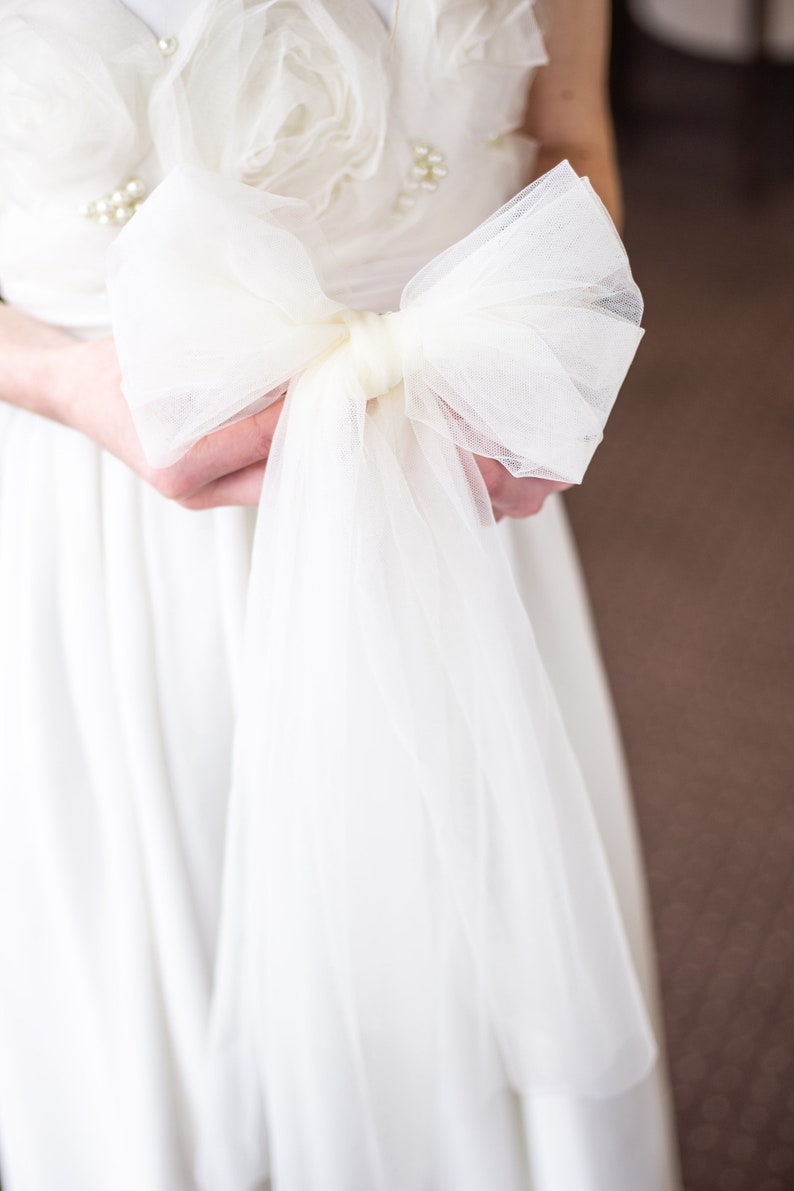 Ivory Tulle Bridal Hair Bow: Wedding Veil Alternative image 3