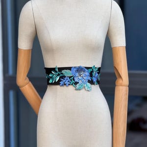 Dark flower belt for dress Blue and black wedding belt Gothic wedding Bridal sash with lace Sashes Belts Bridesmaid Flower Girl Floral Sash