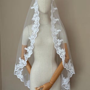 Mantilla Lace Veil, White Lace Wedding Veil Fingertip, Rose Lace Veil, Veil, Bridal Lace Veil, Bridal Veil, White veil