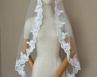 White Mantilla Lace Wedding Veil, Romantic Rose Bridal Fingertip Veil
