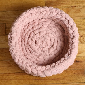 Chunky Crocheted Chenille Pet Bed Pet Nest- chalk pink