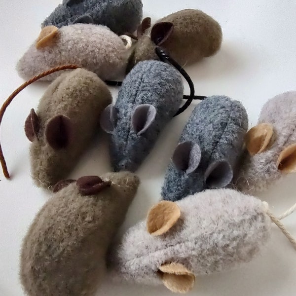 Cat Toy Wool Mouse w/ catnip