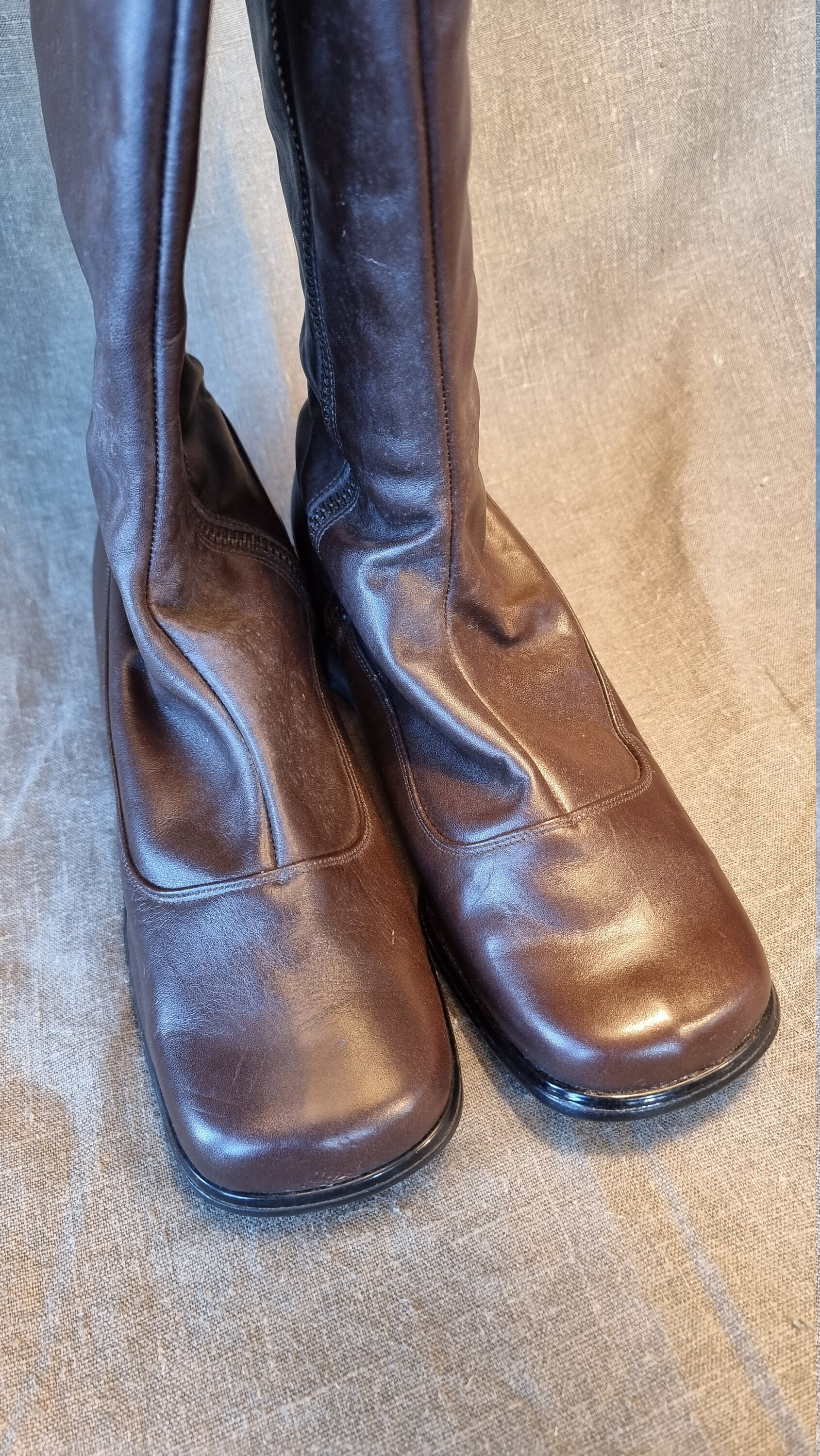 Lasticity boots top