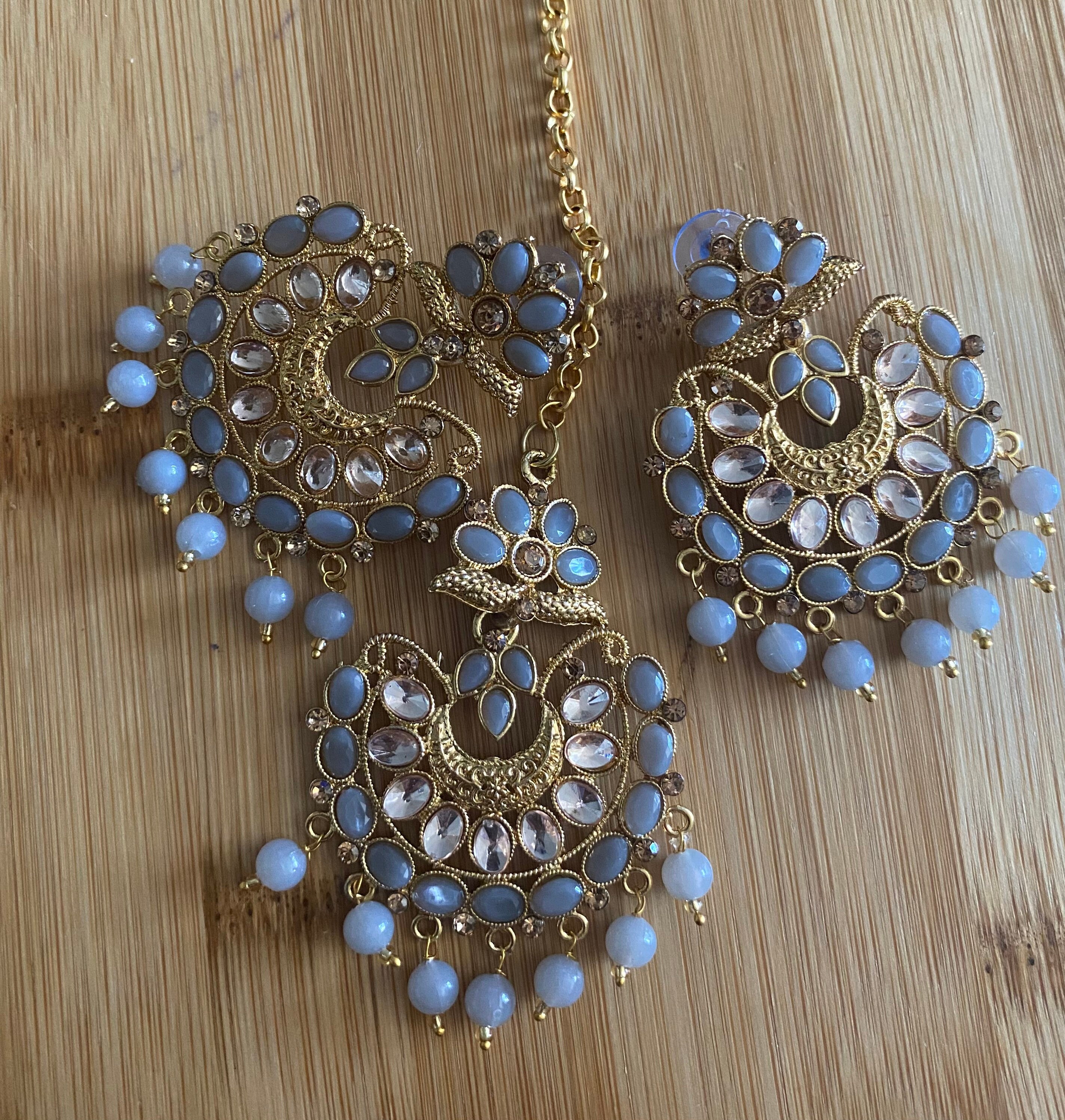 Grey earrings with maang tikka deals