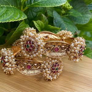 Gorgeous lightweight rare to find gold plated Rajwadi Indian/Punjabi Kangan/Bangles pair