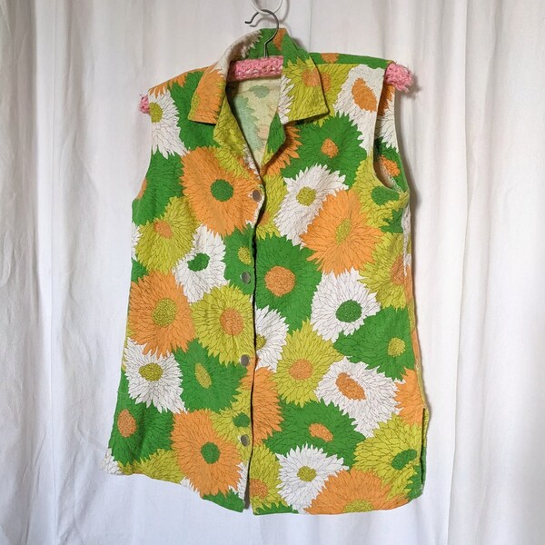 Vintage sunflower sleeveless button up blouse, 1950s, 1960s, bright green, orange and white, Size S-M