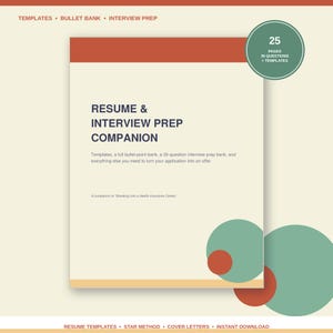 Op de afbeelding: Een digitaal document getiteld Resume & Interview Prep Companion met een crèmekleurige achtergrond, roestoranje kop- en voetteksten en een groenblauwe ronde badge met de tekst 25 pagina's, 30 vragen en sjablonen voor documenten.