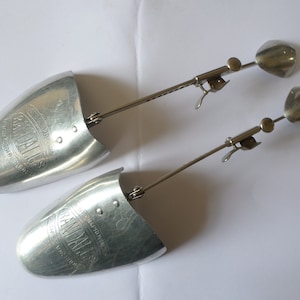 A pair of vintage Randall&#39;s of London silver metal shoe lasts shoe tree shoe protectors - size 5 - 7 wide