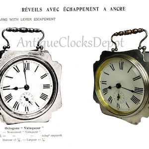 Pode incluir: Dois relógios de alarme antigos de prata com escape de âncora. Os relógios têm um mostrador quadrado com numerais romanos e uma agulha preta. Os relógios medem 15 polegadas de altura e 11 polegadas de largura.