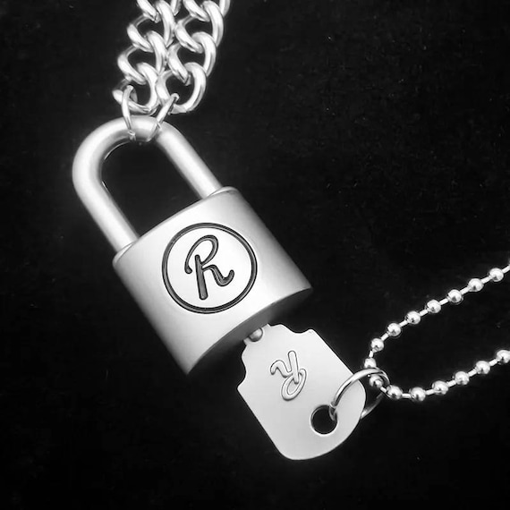 ナナレンアニメネックレス、鍵と鍵穴ネックレス、双子ネックレス、友達