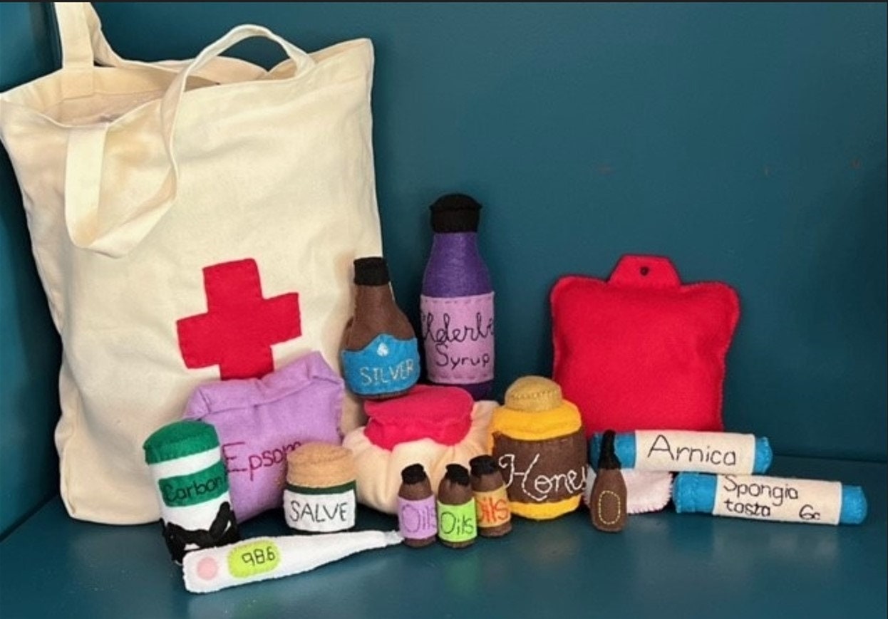 1Set Plastic Doctor Toys for girls Medical Kit Medicine Box For