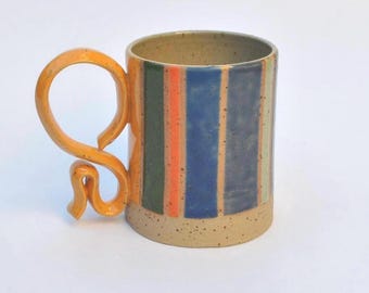 Gestreifte mehrfarbige Tassen | skandinavisches grau gesprenkeltes Steingut | hand geworfen Tasse | handgetöpferte Tasse | handbemalt | 400ml