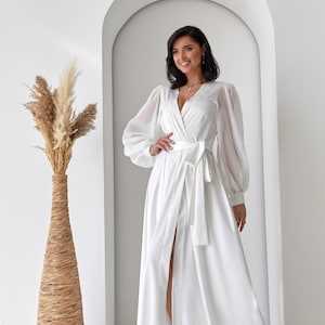 White bridal robe Bride robe for wedding day Long bridal robe with train Peignoir robe bridal boudoir Bridesmaid gift Wedding gown