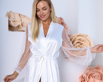 Bata de novia de perlas: Vestido de novia blanco de satén de seda para prepararse